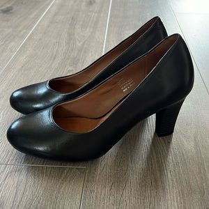 Women’s Black Pump